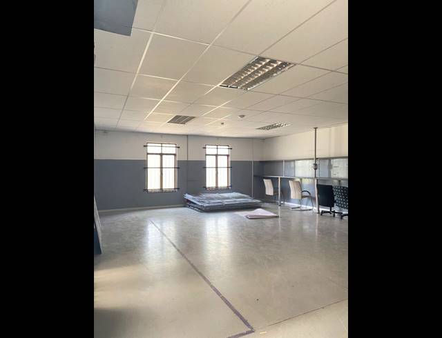 3,247M² OFFICE TO LET IN ERAND GARDENS
